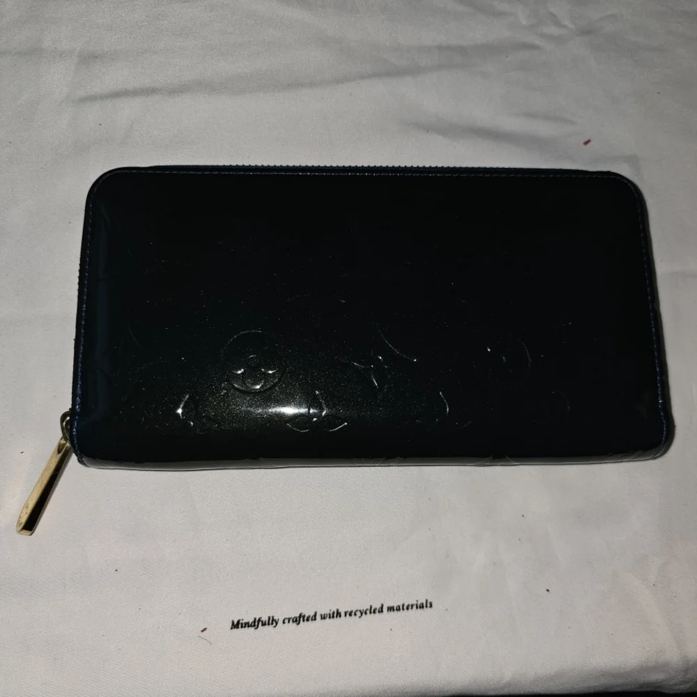 Louis Vuitton Vernis Wallet – Excellent Condition - Picture 6 of 12